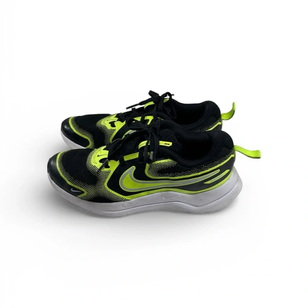 Nike Cosmic Runner Running Sneakers Youth Size 3.5